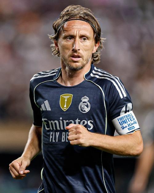 图片报：乌尔比希佩戴特制眼镜与耳罩训练，为了提高专注力