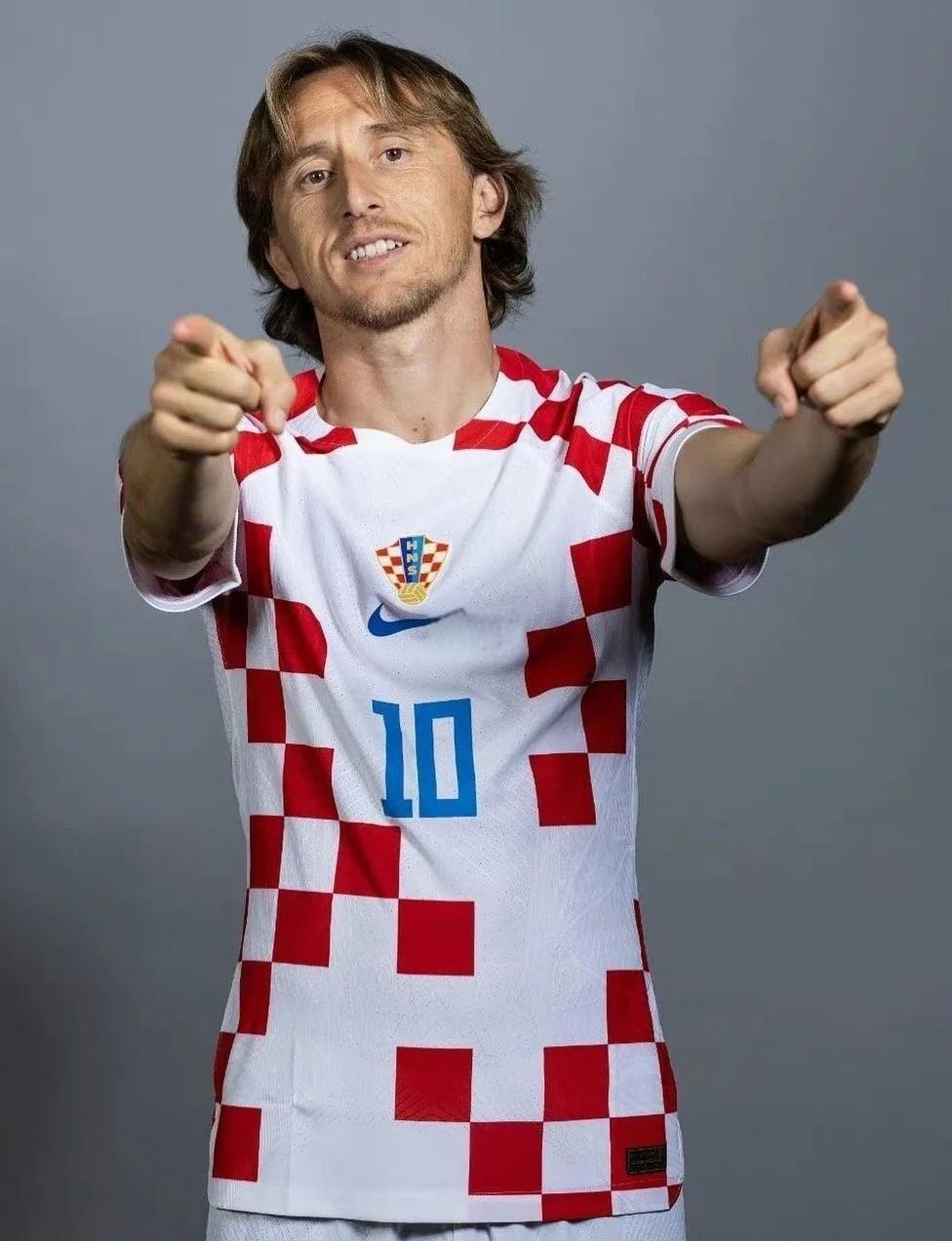 🚨 独家 - 都灵对莱斯特城中场布巴卡里·苏马雷表现出兴趣。首次会谈进展顺利。转会市场 来源：著名记者斯基拉