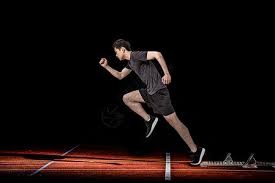 威少海上嗨歌，一天16消息：詹姆斯带儿子看比赛 克莱搞怪带潜水面罩