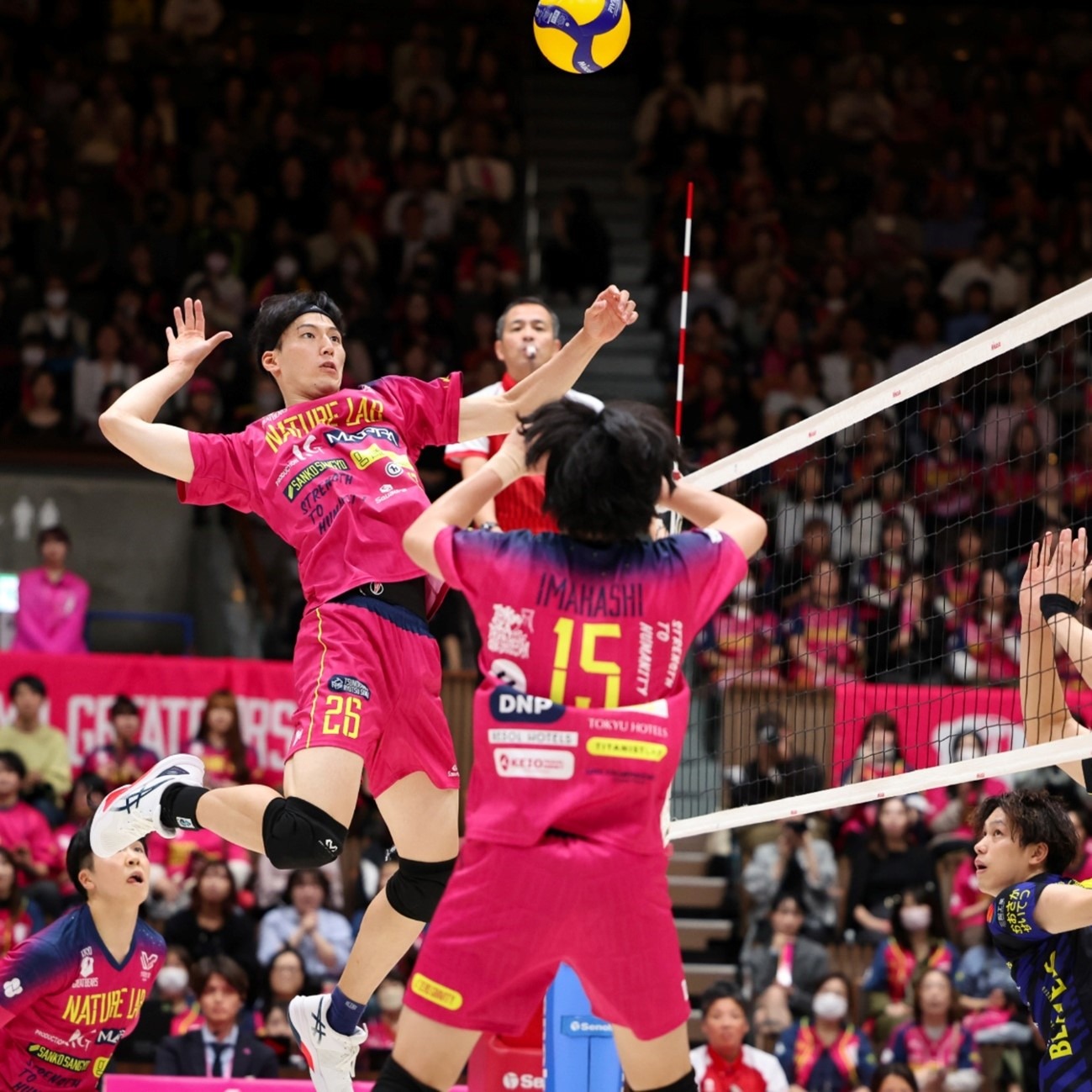 巴萨阿劳霍补时93分钟完成绝杀！