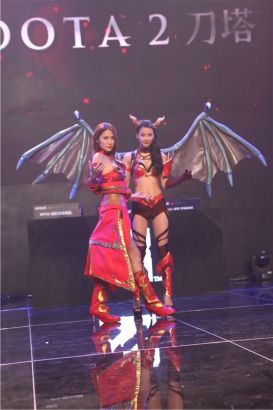 更有无与伦 更有无与伦